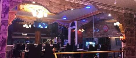 Breakfast, lunch, dinner served; local and international cuisine