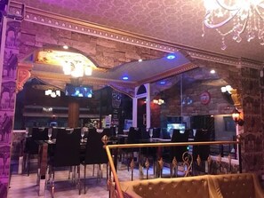 Breakfast, lunch, dinner served; local and international cuisine - Haveeli Guesthouse and Mujra (Pattaya)