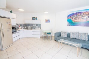 Departamento familiar, 2 habitaciones (Eilat) | Baño | Amenidades de baño gratuitas y toallas 