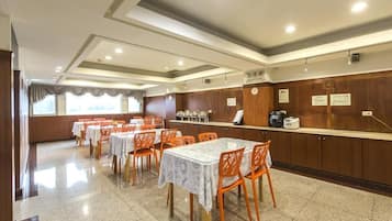 Free daily self-service breakfast