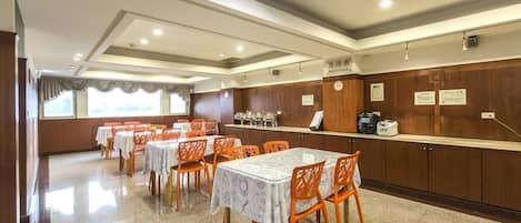 Free daily self-service breakfast
