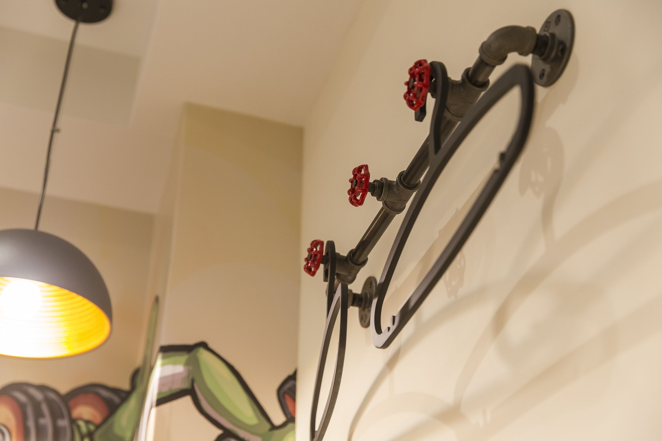 Kamar Double Bisnis, 1 Tempat Tidur Queen | Meja kerja, kedap suara, Wi-Fi gratis, dan seprai linen