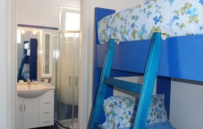 Apartment, 2 Schlafzimmer, Meerblick | Zimmersafe, individuell dekoriert, Schreibtisch