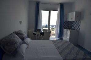 Pengeskab på værelset, individuelt design, skrivebord