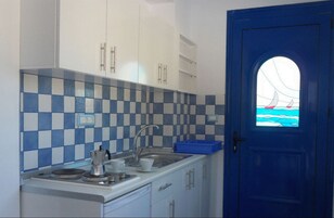 Refrigerador, placa de cocina, cafetera expreso, cafetera/tetera