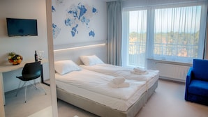 Kamar Comfort | Brankas, meja kerja, tirai kedap cahaya, dan setrika/meja setrika