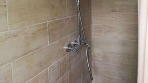 A shower with a handheld showerhead and a wall-mounted faucet. - Venice Primavera Guesthouse  (Mestre)
