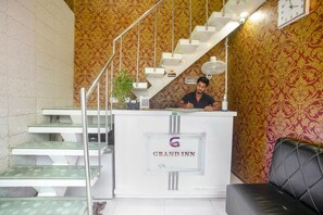 Lobby - Hotel Grand Suite (Mumbai)