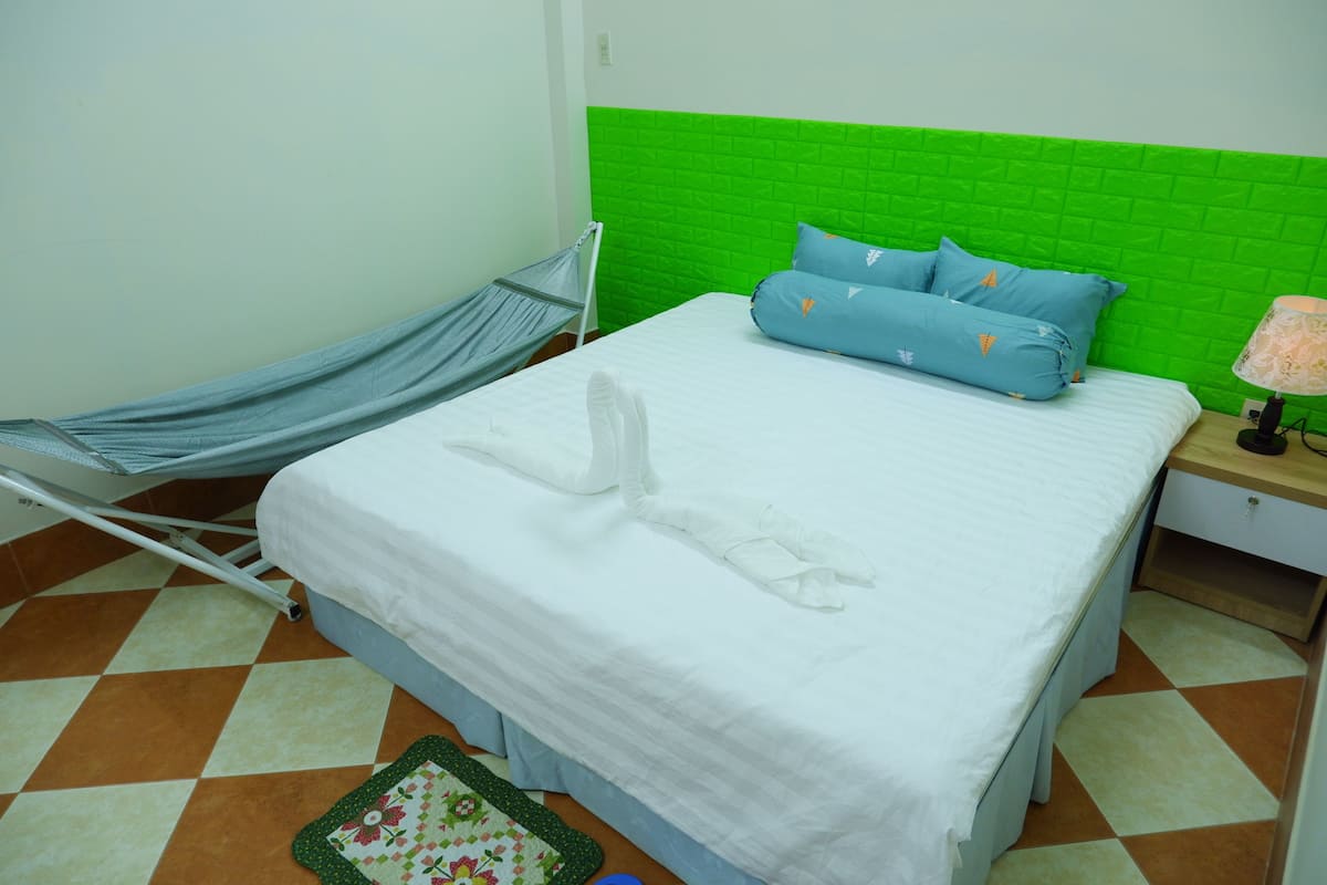 Double Room | Desk, iron/ironing board, rollaway beds, free WiFi