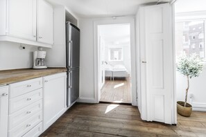 Apartment, 2 Bedrooms | Private kitchen
