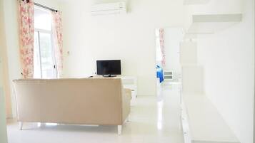 3 Bedrooms Villa | Living room | LCD TV