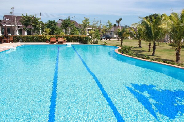 Kolam renang outdoor