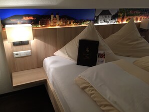 Double Room, Non Smoking | Minibar, soundproofing, free WiFi, bed sheets - Hotel Rose (Heidelberg)