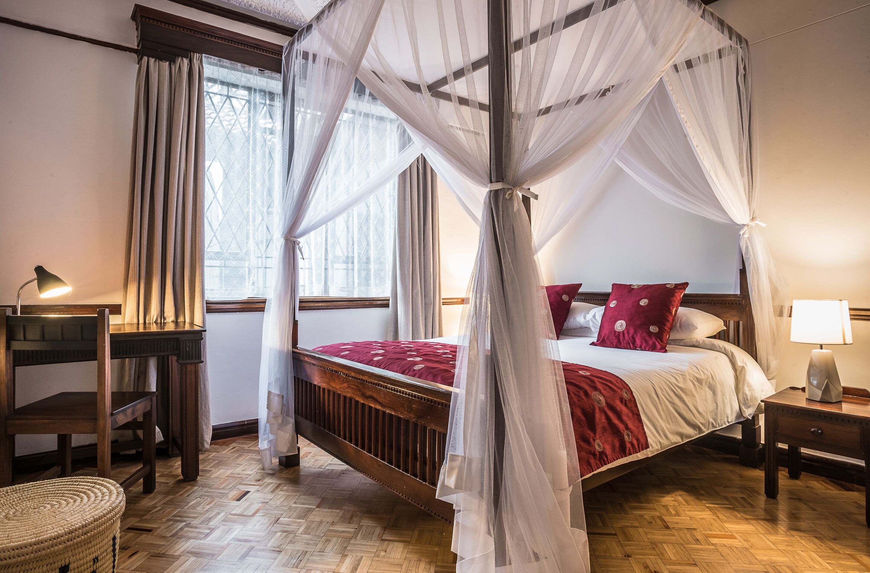 책상, 무료 WiFi, 침대 시트