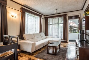 32-吋平面電視、有線頻道、電視、 DVD 播放機