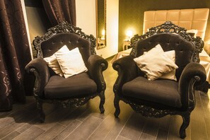 Phòng Suite Deluxe, bồn tắm nước nóng | Bộ đồ giường cao cấp, trang trí khác biệt 