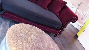 Deluxe suite, bubbelbad | Luxe beddengoed, individueel gedecoreerd, individueel gemeubileerd