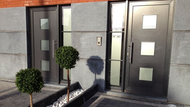 Pintu masuk properti