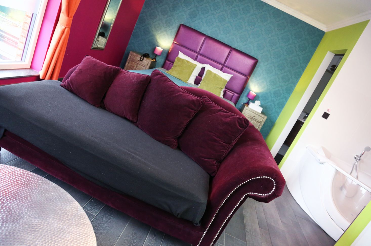 deluxe suite, hot tub | premium bedding, individually decorated, individually furnished