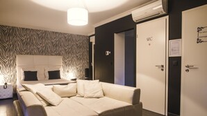 Kamar Double Klasik | Seprai premium, tirai kedap cahaya, kedap suara, dan Wi-Fi gratis