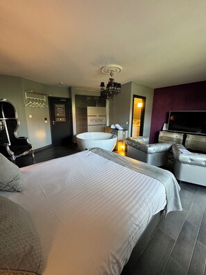 Deluxe Double Room, Jetted Tub | Premium bedding, individually decorated, individually furnished - L'écrin des Vennes (Liege)