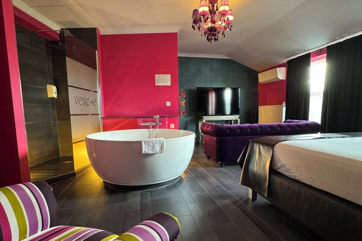 Kamar Double Deluks, jet tub | Seprai premium, tirai kedap cahaya, dan Wi-Fi gratis