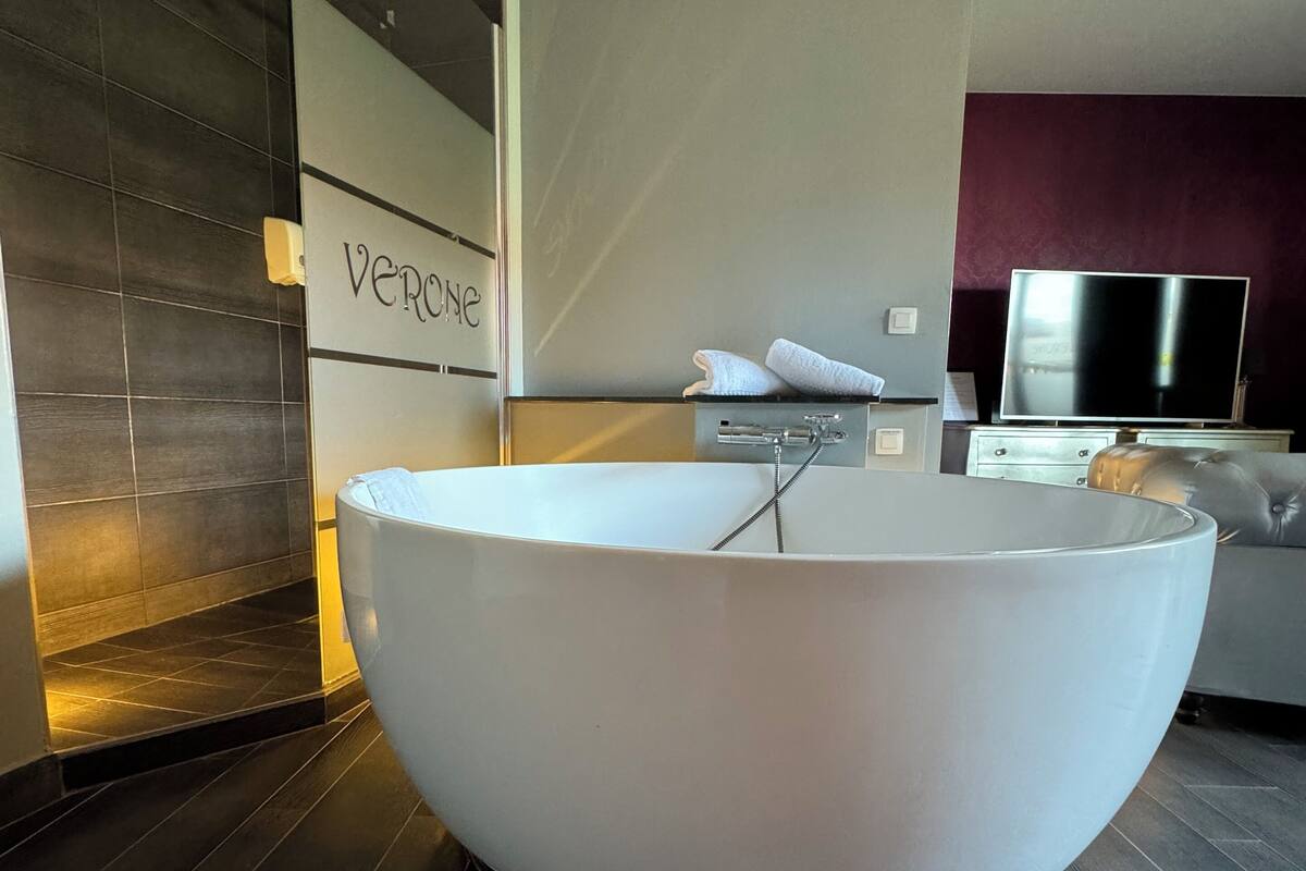 deluxe double room, jetted tub | premium bedding, individually decorated, individually furnished