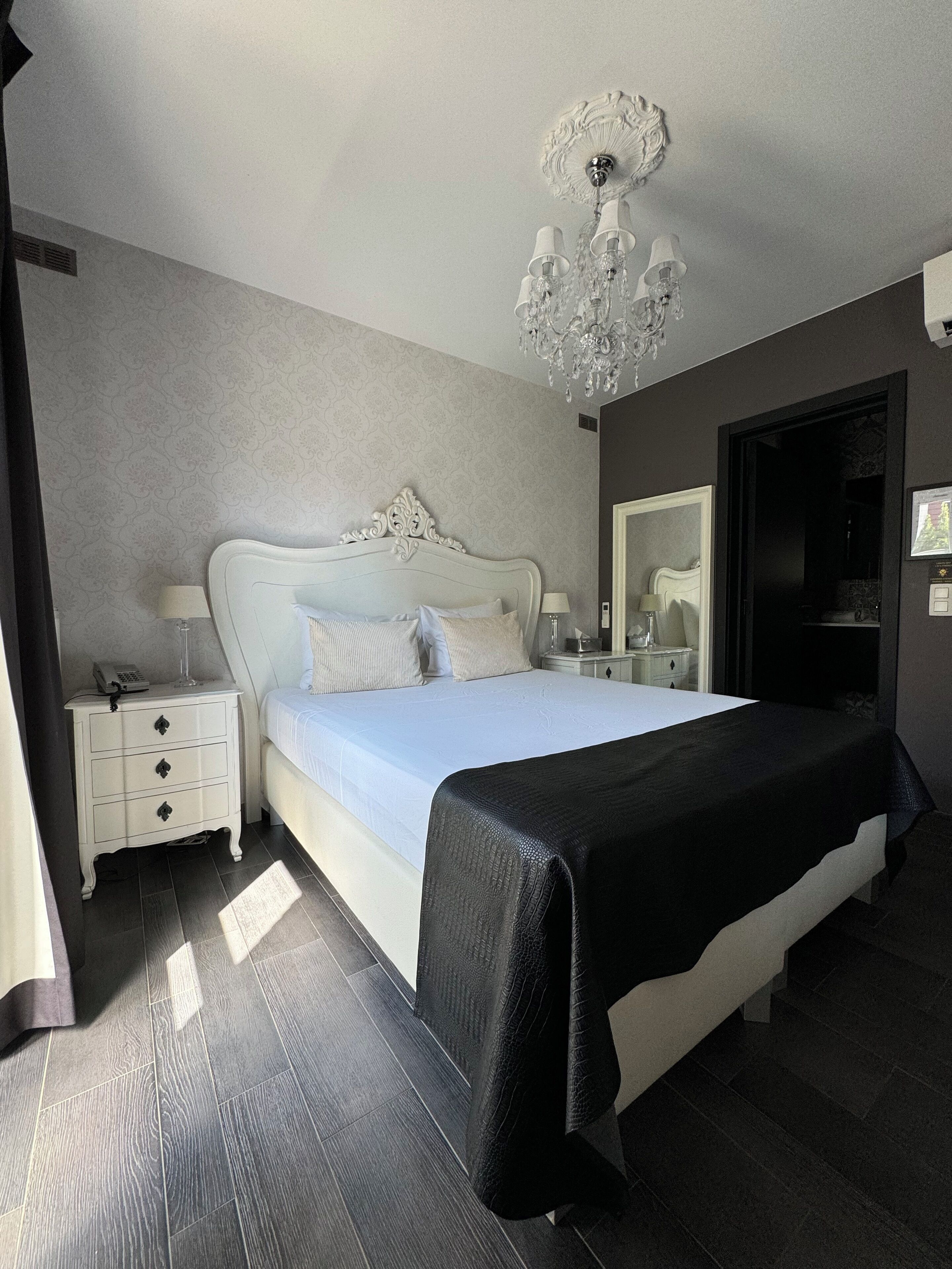 classic double room | premium bedding, individually decorated, individually furnished