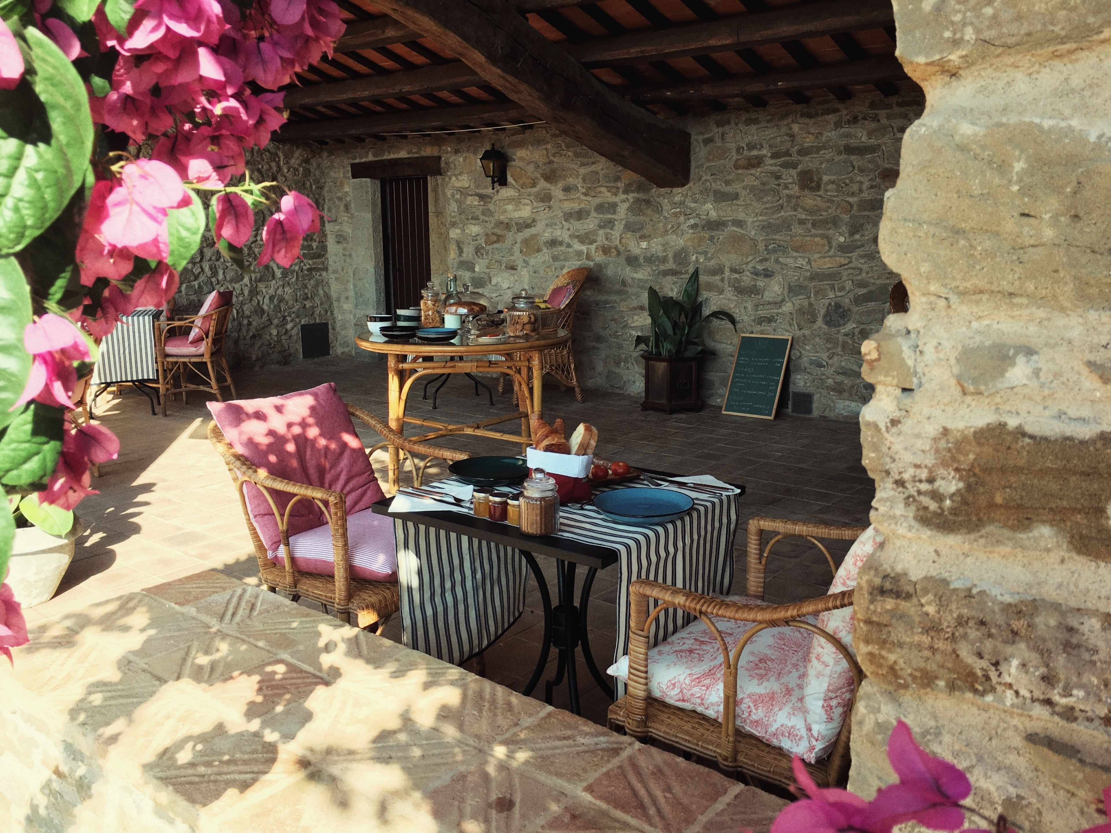 Petit déjeuner continental (14 EUR par personne)