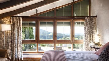 Suite Deluxe, vistas al valle | 1 dormitorio, ropa de cama de alta calidad, edredones de plumas