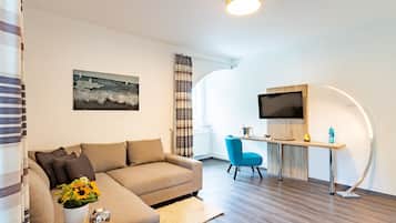 Senior Suite | In-room safe, desk, blackout drapes, iron/ironing board