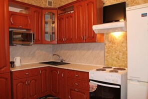 Apartment, Balcony | Private kitchen | Full-size fridge, microwave, oven, stovetop - Inndays Podolsk on Generala Varennikova (Podolsk)