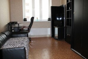 Apartment, Balcony | Living room | TV - Inndays Podolsk on Generala Varennikova (Podolsk)