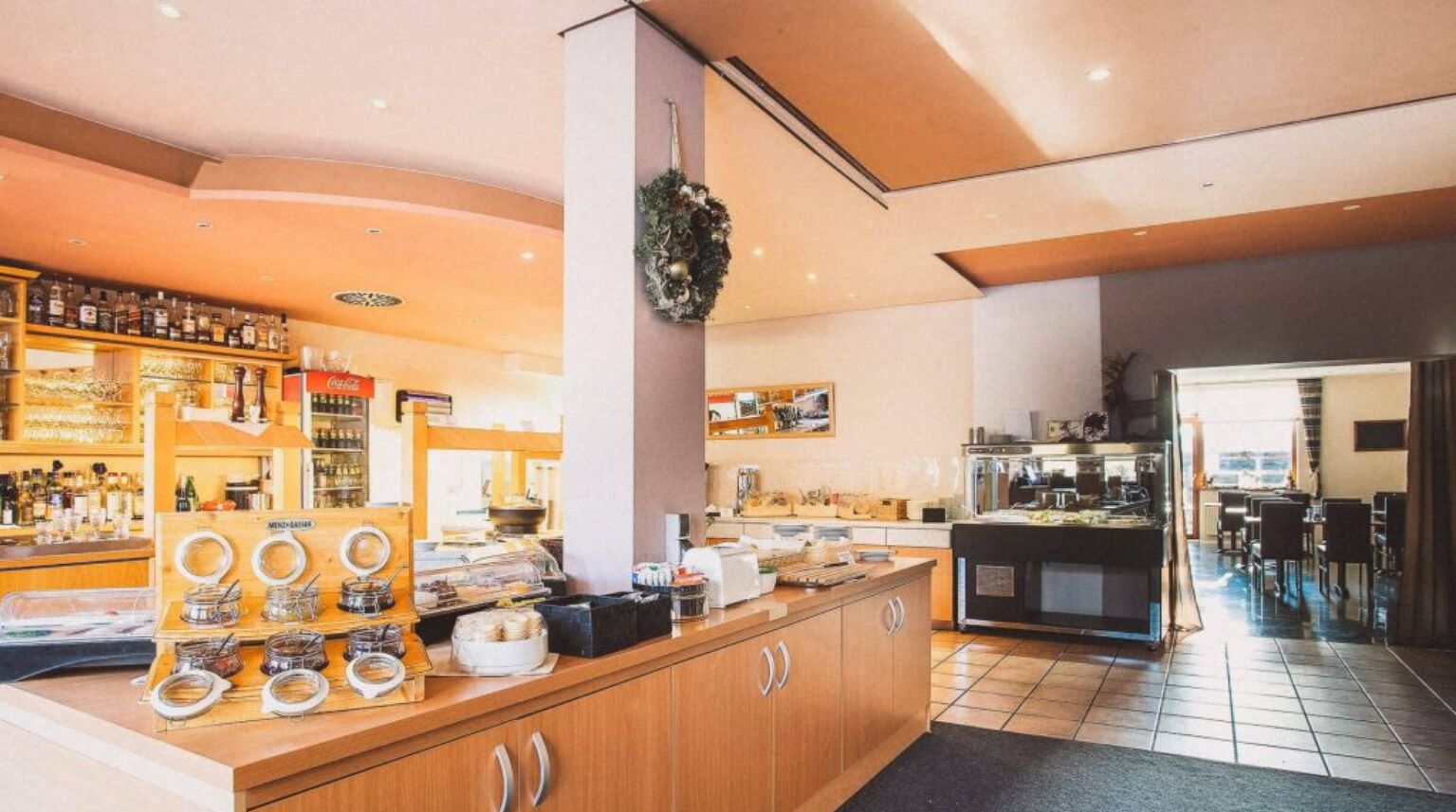 free daily full breakfast