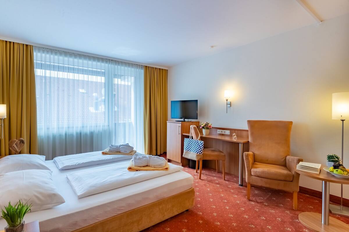 1 habitación, ropa de cama hipoalergénica y escritorio