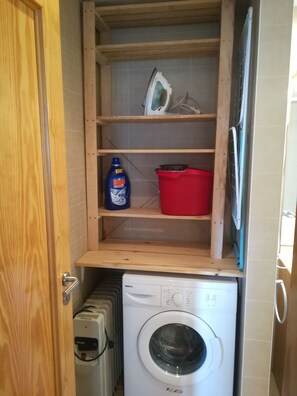 Apartment, 1 Bedroom, Balcony | Bathroom | Bathtub, hair dryer, towels - Vitivola Julia Baix 5 (El Tarter)