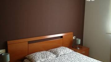 Appartement, 1 chambre, balcon | 1 chambre, bureau, rideaux occultants, lits bébé (gratuits)