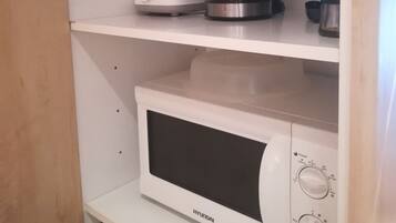 Appartement, 1 chambre, balcon | Cuisine privée | Grand réfrigérateur, micro-ondes, four, plaque de cuisson
