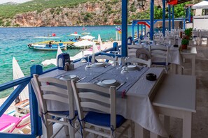Breakfast, lunch, dinner served; Turkish cuisine  - Delos Beach Hotel (Kas)