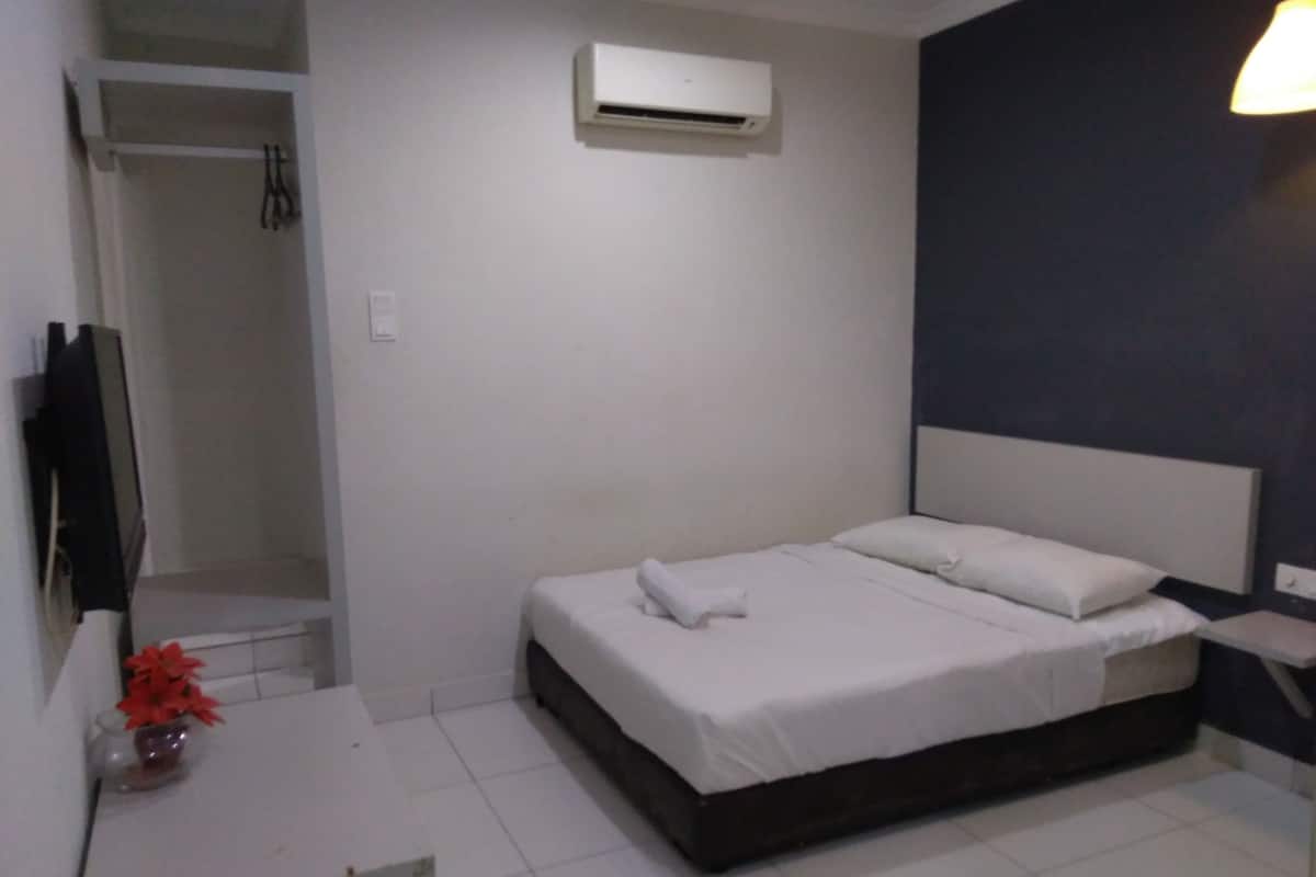 Executive kamer, 1 queensize bed | 1 slaapkamer, luxe beddengoed, een bureau, geluiddichte muren