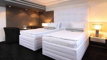 Executive kamer, 1 twee- of 2 eenpersoonsbedden | 1 slaapkamer, een minibar, een bureau, een strijkplank/strijkijzer