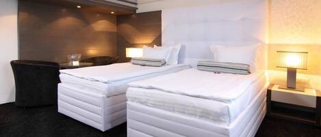 行政双人房或双床房 | 1 多间卧室、迷你吧、办公桌、熨斗/熨衣板