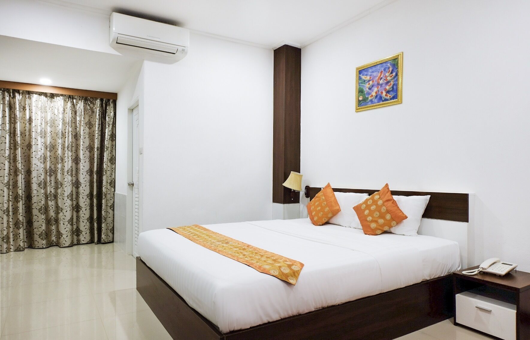 Blackout curtains, free WiFi, bed sheets, wheelchair access