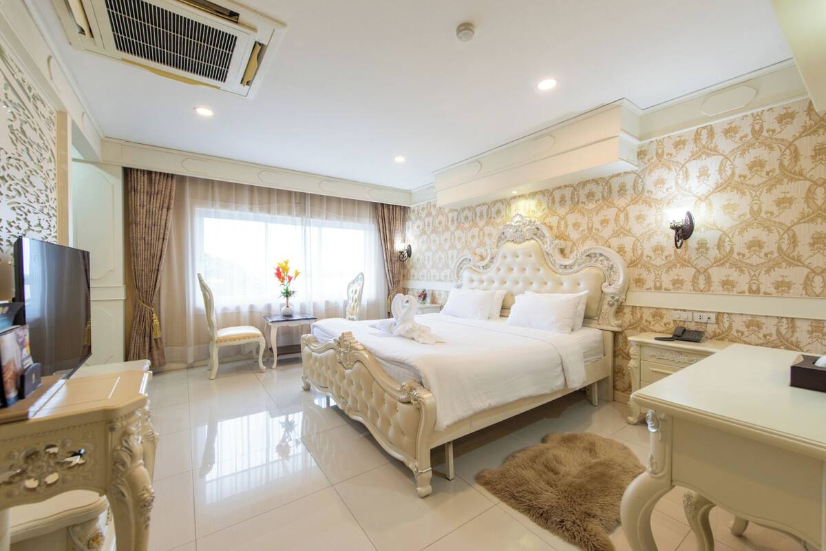 executive room | blackout curtains, free wifi, bed sheets, wheelchair access