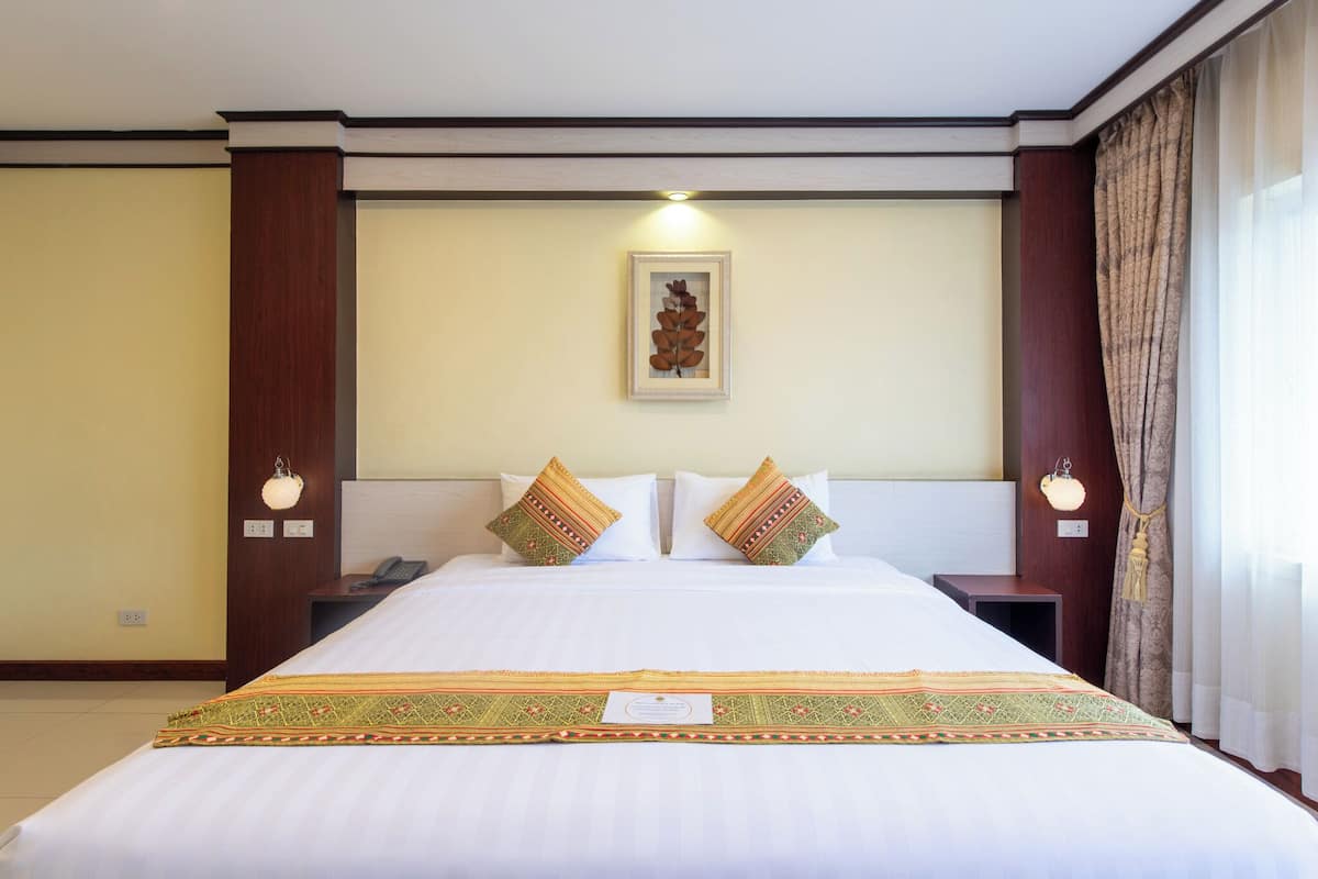 Cortinas blackout, Wi-Fi de cortesia, roupa de cama