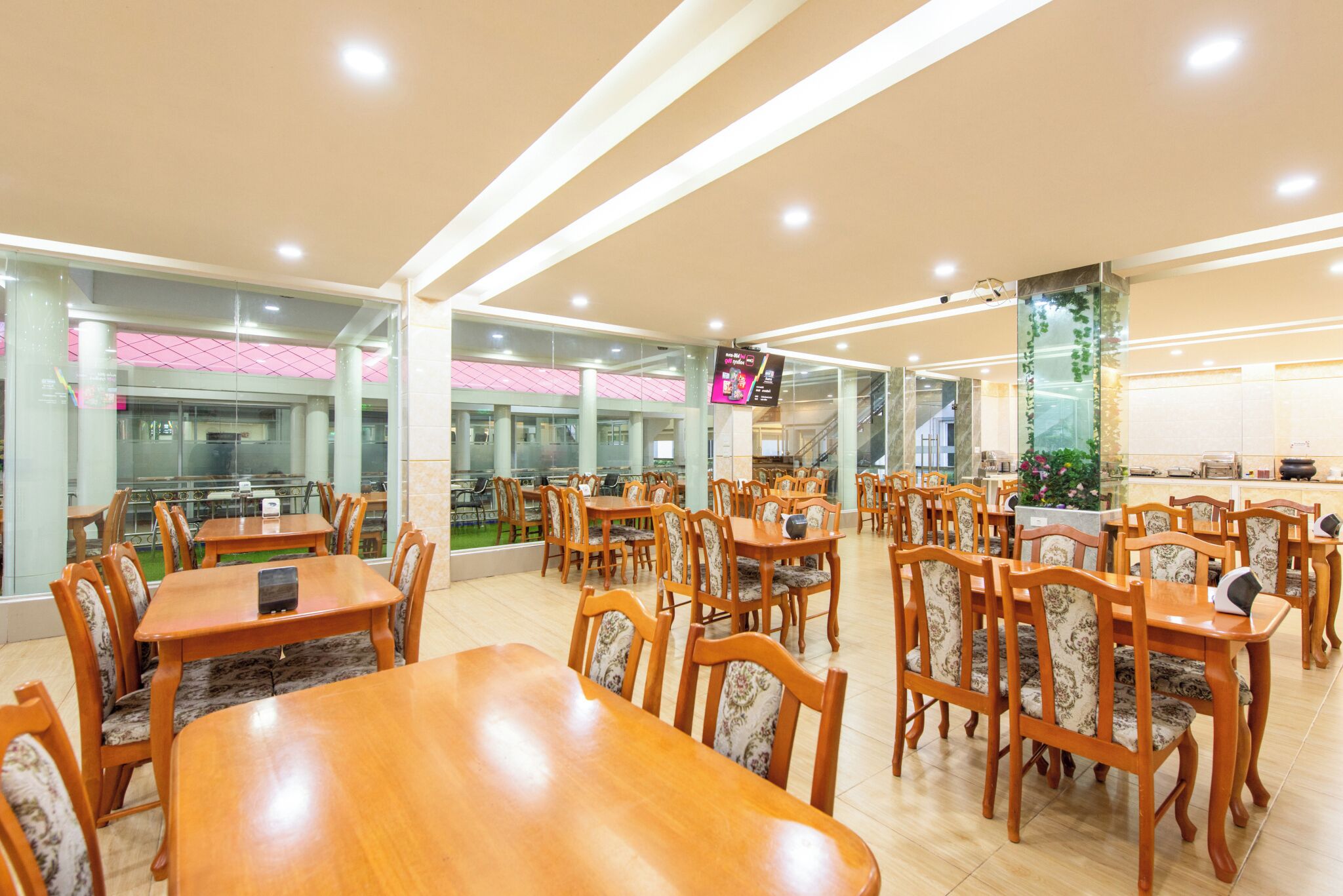 daily buffet breakfast (thb 150 per person)