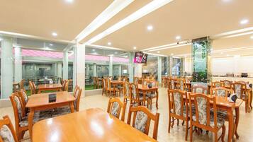 Daily buffet breakfast (THB 150 per person)