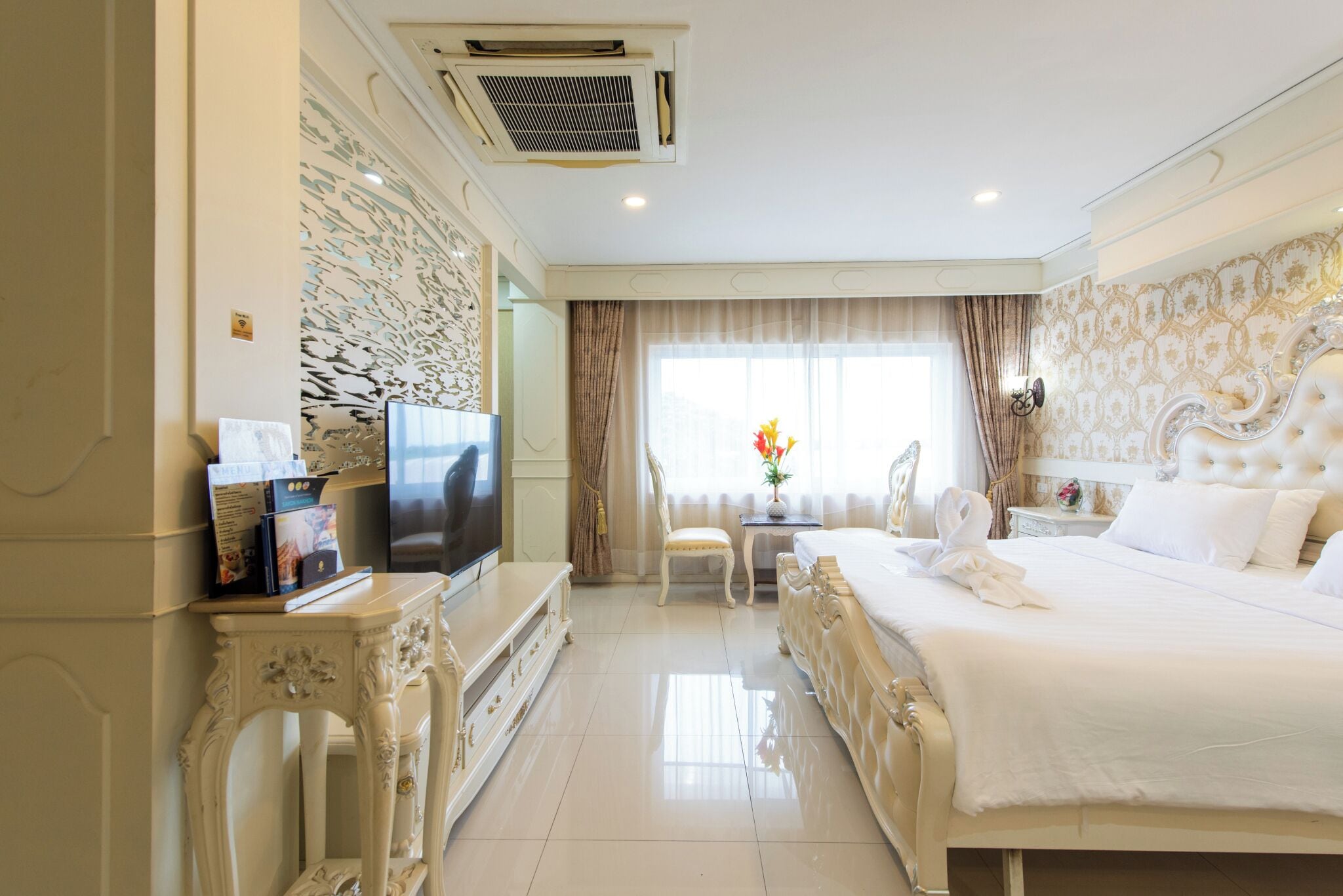 executive room | blackout curtains, free wifi, bed sheets, wheelchair access