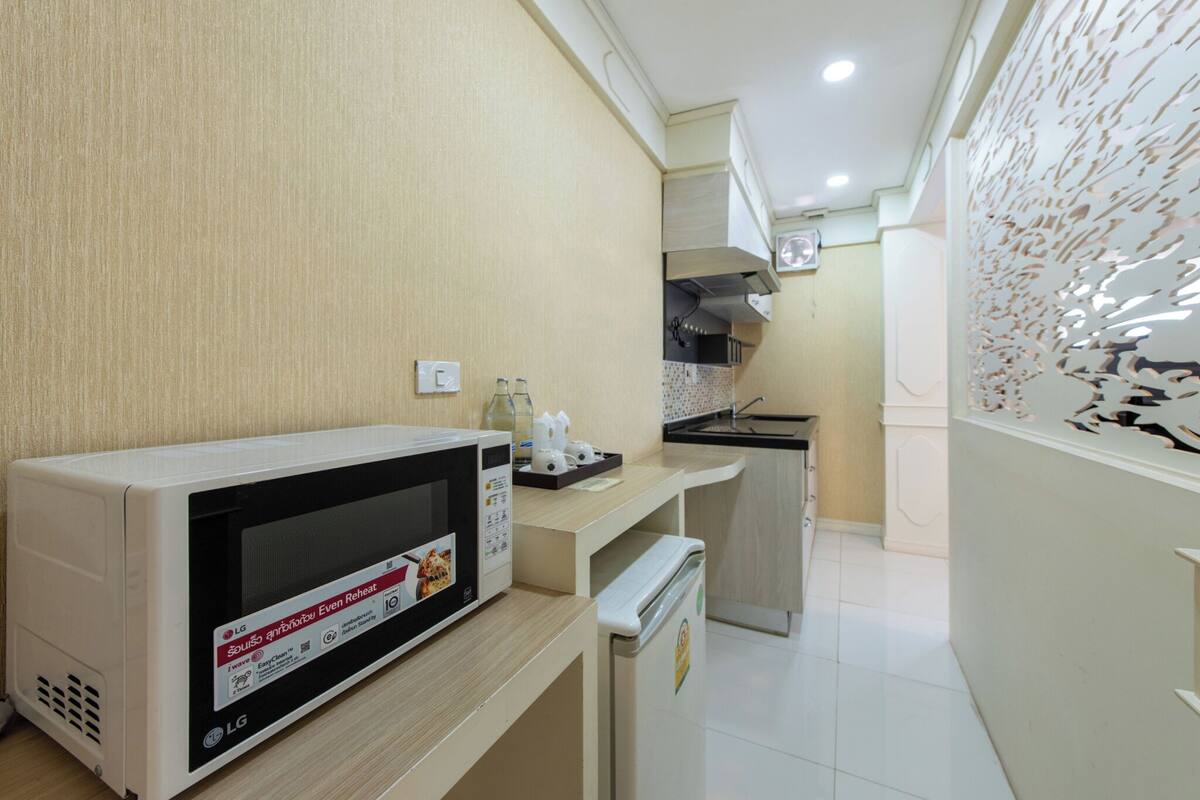 executive room | blackout curtains, free wifi, bed sheets, wheelchair access