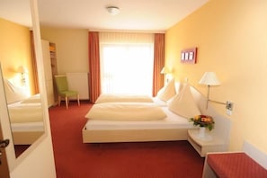 Desk, rollaway beds, free WiFi - Hotel Reischenau (Ustersbach)